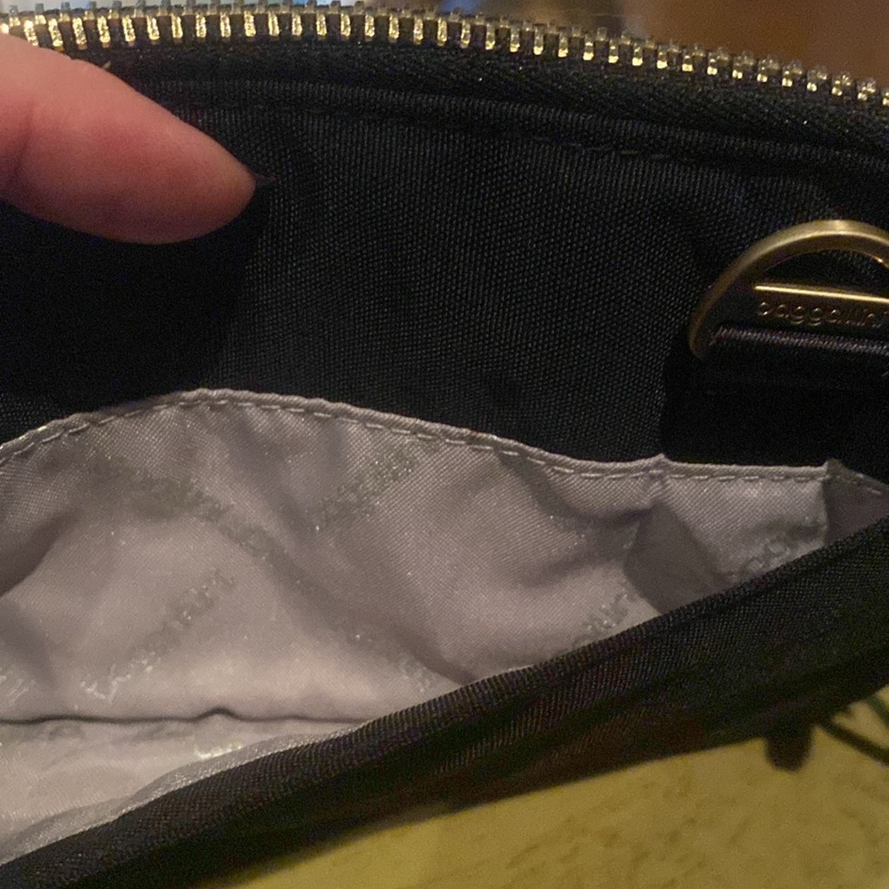 Baggallini Wristlet with RFDI Technology 8x4.5 - Picture 7 of 9